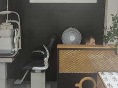 -罗伯特眼镜·蔡司官方授权(罗湖国贸店)