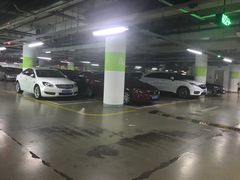 -蓝色港湾停车场