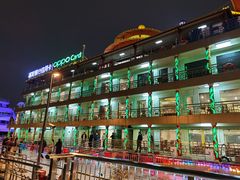 -黄浦江游览十六铺3号码头网红自助餐