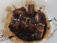 黑松露东坡肉配窝窝头-味钱塘·钱塘渔鲜·地道江浙菜(宋城店)