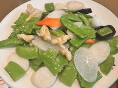 -东口码头·烧鸽子·鱼头泡饼·地方菜(金鹰悦城店)
