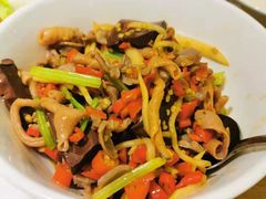 酸辣鸡杂-费大厨辣椒炒肉(新城吾悦广场店)