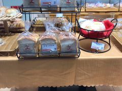 面包甜点陈列柜-西村叔叔的店·面包·甜品·蛋糕(崂山丽达店)