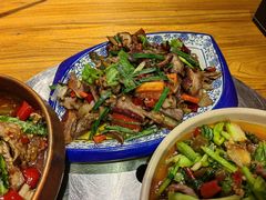 大脚菌炒腊肉-郑件洋芋饭庄