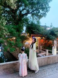 -一揽芳华汉服旗袍体验馆(拙政园店)