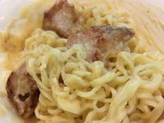 猪颈肉芝士汁捞公仔面-新记餐厅(香槟大厦店)