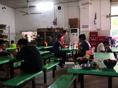 -明记砂煲美食(人民北路四十号大院店)