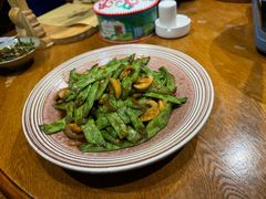 蘑菇炒豆角-蒙古苍狼蒙餐