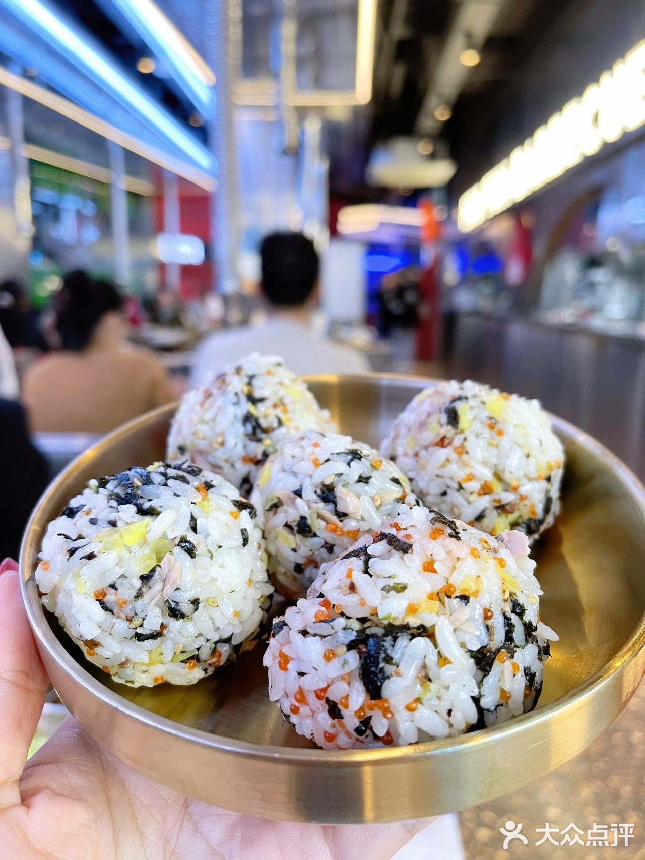 酷炫外太空feel+电音，火豚星烤肉好吃嗨爆🤗
