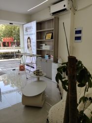 -苗方清颜专业祛痘·皮肤管理