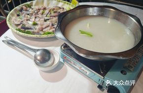 Duckbill Fish Sashimi with Congee-Based Hot Pot