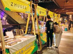 -瑞虹新天地月亮湾