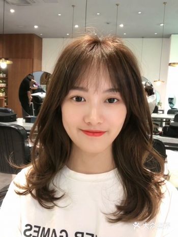 当然一个好看的卷发必须要搭配一个好看的颜色