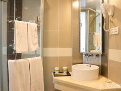 -莫泰酒店(上海虹桥北新泾地铁站天山路店)