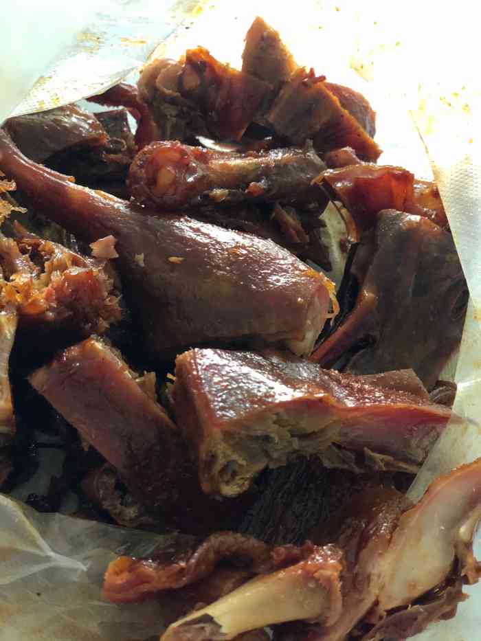 改名叫卢记向塘酱鸭我根据导航去找到的服务态度一般但是酱鸭的味道不