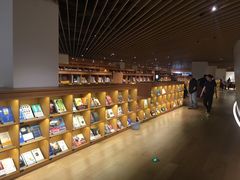 -新华文创·光的空间