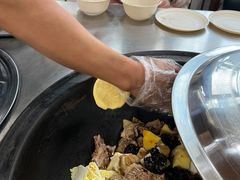 -粘豆包柴火铁锅炖