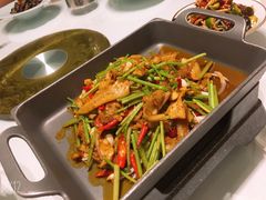 -阿瓦山寨·湘菜现炒·剁椒鱼头王(咸阳总店)