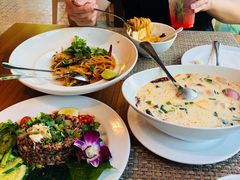 -Chom Cafe and Restaurant