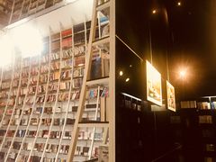 -钟书阁(松江泰晤士小镇店)