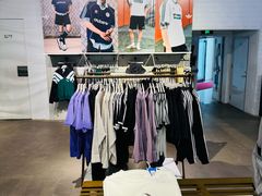 -阿迪达斯(武林银泰三叶草店)