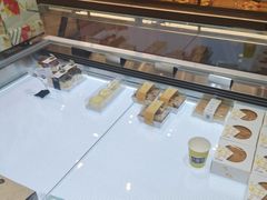 面包甜点陈列柜-皇冠幸福里动物奶油生日蛋糕(万达店)