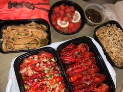 -肥肥虾庄·金牌油焖大虾(首义路店)