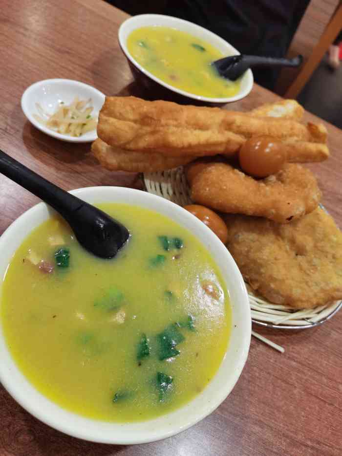 96岁老甜沫-"传统的青岛早餐 和妈妈第一次尝试 还觉还.