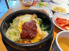 传统石锅拌饭-唯成•韩国炭火烤肉 유성고기