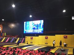 -嘿哟动霸CHUA·新潮玩运动娱乐中心·蹦床滑冰团建乐园
