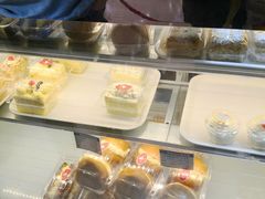 -白玉兰食品甜凤店(合生汇店)