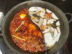 鸳鸯锅-四小区火锅·巷子里的重庆火锅(花照壁店)