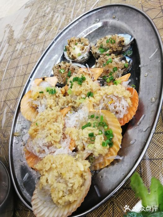 忆海南海鲜(椰风巷第一市场店)蒜蓉粉丝蒸扇贝图片