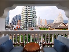 -芭黎人江景轻奢酒店(告庄西双景星光夜市店)