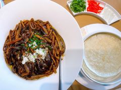 响油鳝丝配卷饼-RIVIERA 松鹤楼(外滩店)