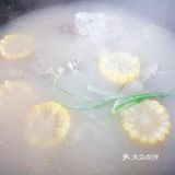 农家大灶，三小时煨制香浓玉米大骨汤