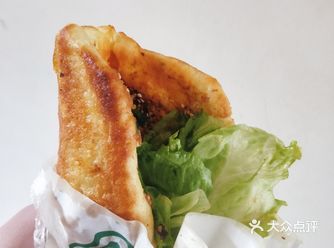 银座对面小吃街里的一家店，店面不大生意却挺好
