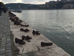 -多瑙河畔鞋履雕塑