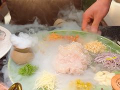 -得意咚瓜·顺德鱼生·冬瓜火锅(深圳首店)