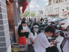 -川流不息·地道川菜·小龙虾(松东路店)