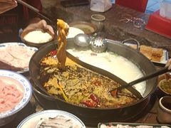 -周小明火锅(黑金冠社区店)