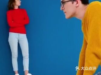 脚离开地面,还能左右摇摆,只要别被男朋友看到