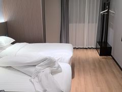 -如家旗下-成都电子科大建设北路地铁站睿柏·云酒店