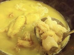 -鲜入围煮花胶鸡海鲜火锅