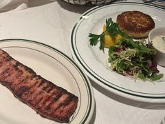 招牌蟹肉饼-Wolfgang’s Steakhouse 沃夫冈牛排馆(上海白玉兰广场店)