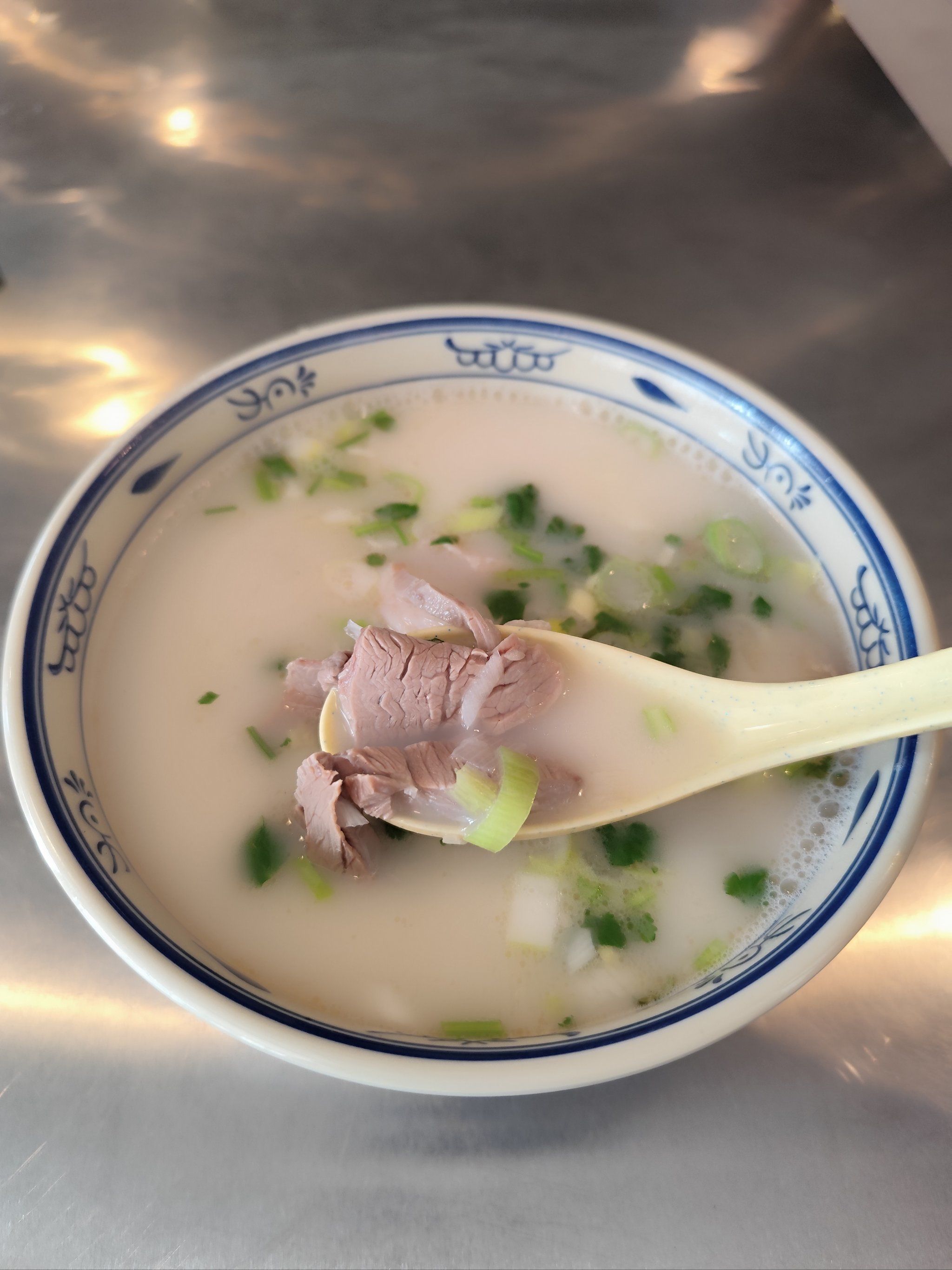 冬天里一碗热乎羊肉汤
