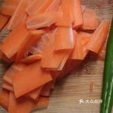 5分钟快手菜之花菜炒肉片。