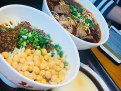 -呼啦面馆·头牌豌杂面(爱琴海店)