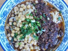 -渝之汇牛肉豌杂面