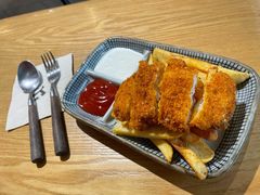 英式炸鱼配宽薯-HELLO 27 意面·沙拉·帕尼尼